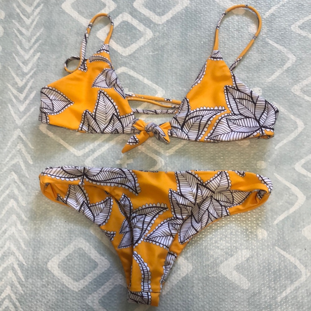 Excellent used once Aila Blue bikini in a cute paisley print!